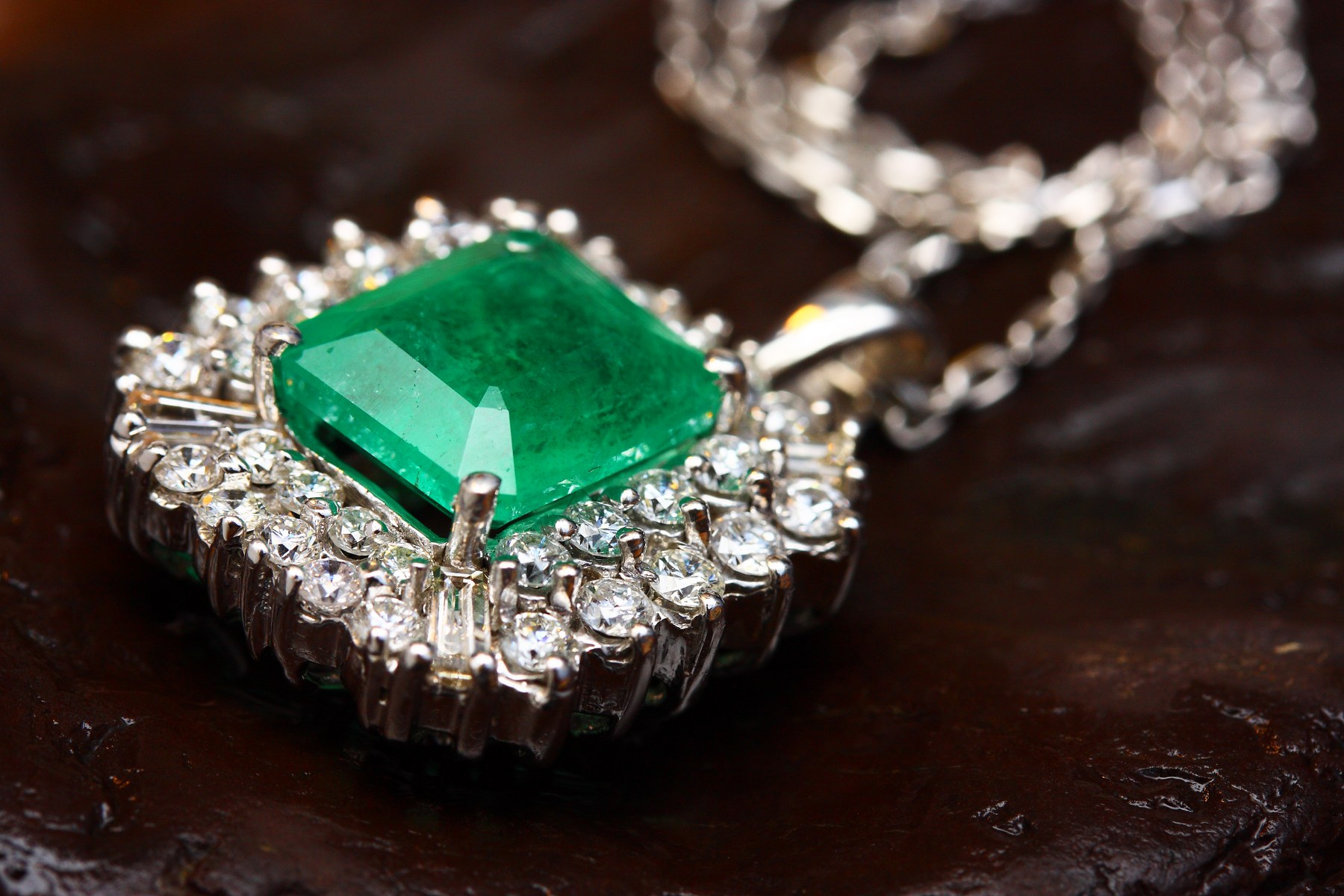 yeşil mücevher